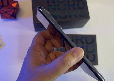 620&nbsp;000 баллов в AnTuTu, 12 ГБ ОЗУ и 256 ГБ флеш-памяти. OnePlus Nord 2T показали на живых фото перед анонсом